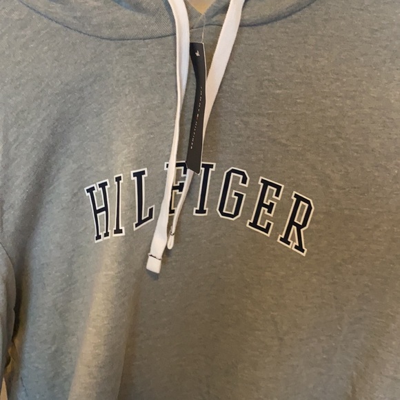 NWT Tommy Hilfiger men’s hoodie (large).Never worn - Picture 2 of 4